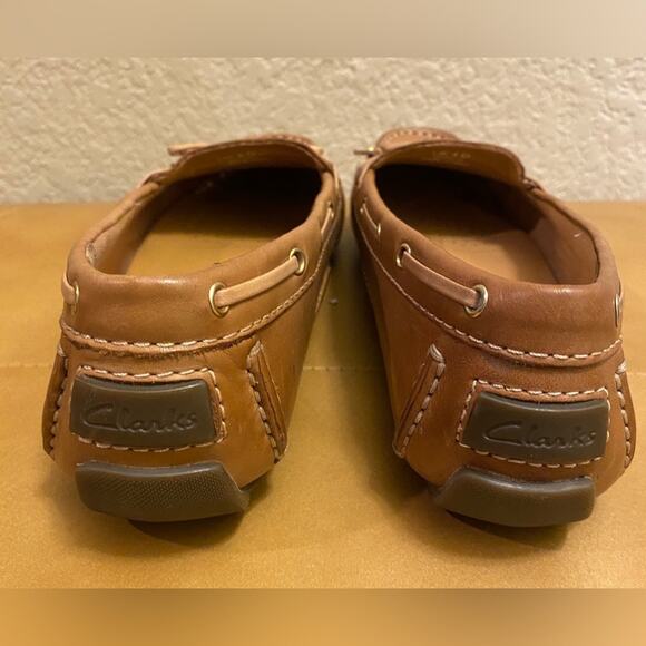 Clarks Tan Loafers Sz 6 Preppy Comfort Shoe - Picture 4 of 7